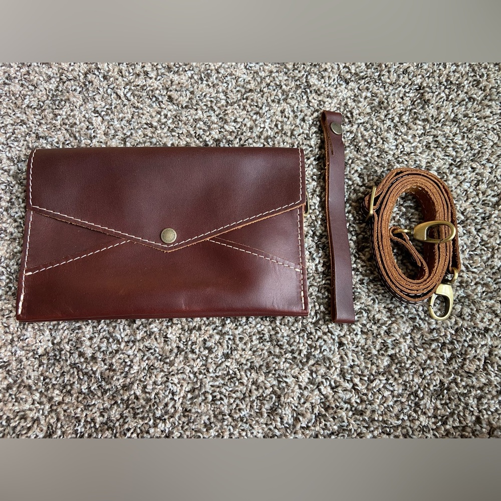 Portland Leather Envelope Crossbody in Cognac